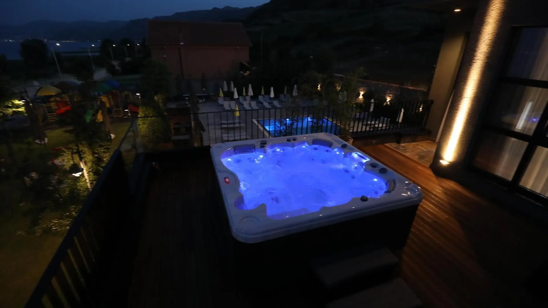 Toka Hotel Restaurant Udenisht Albanie